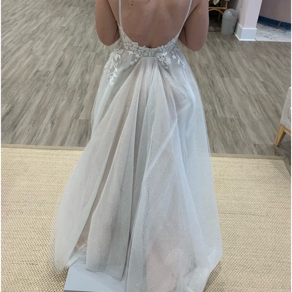 Hayley Paige Isla Wedding Gown - Picture 2 of 7